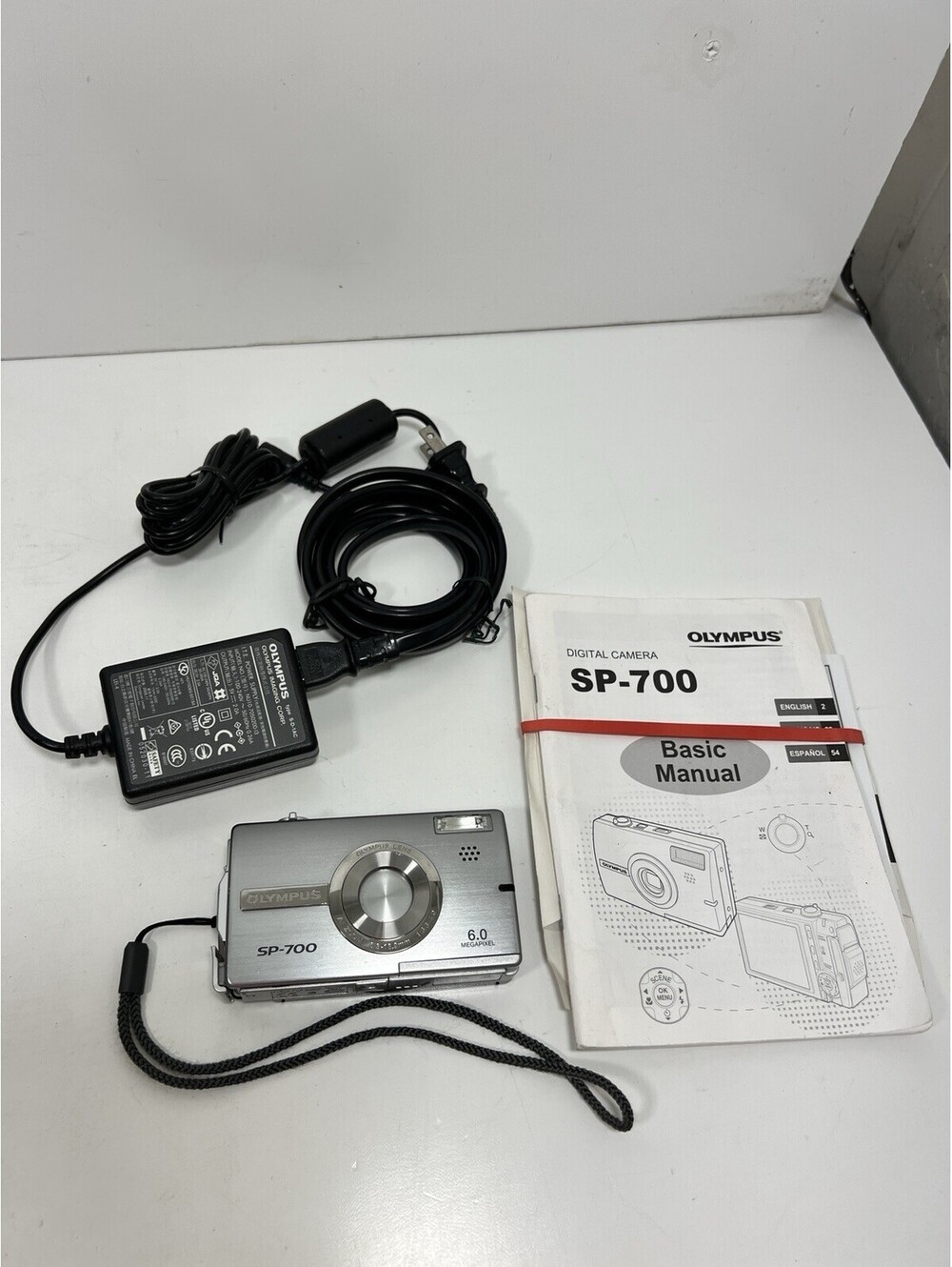 Olympus SP-700 6.0 MP Digital Camera Silver W/ Charger Battery Memory Card Works